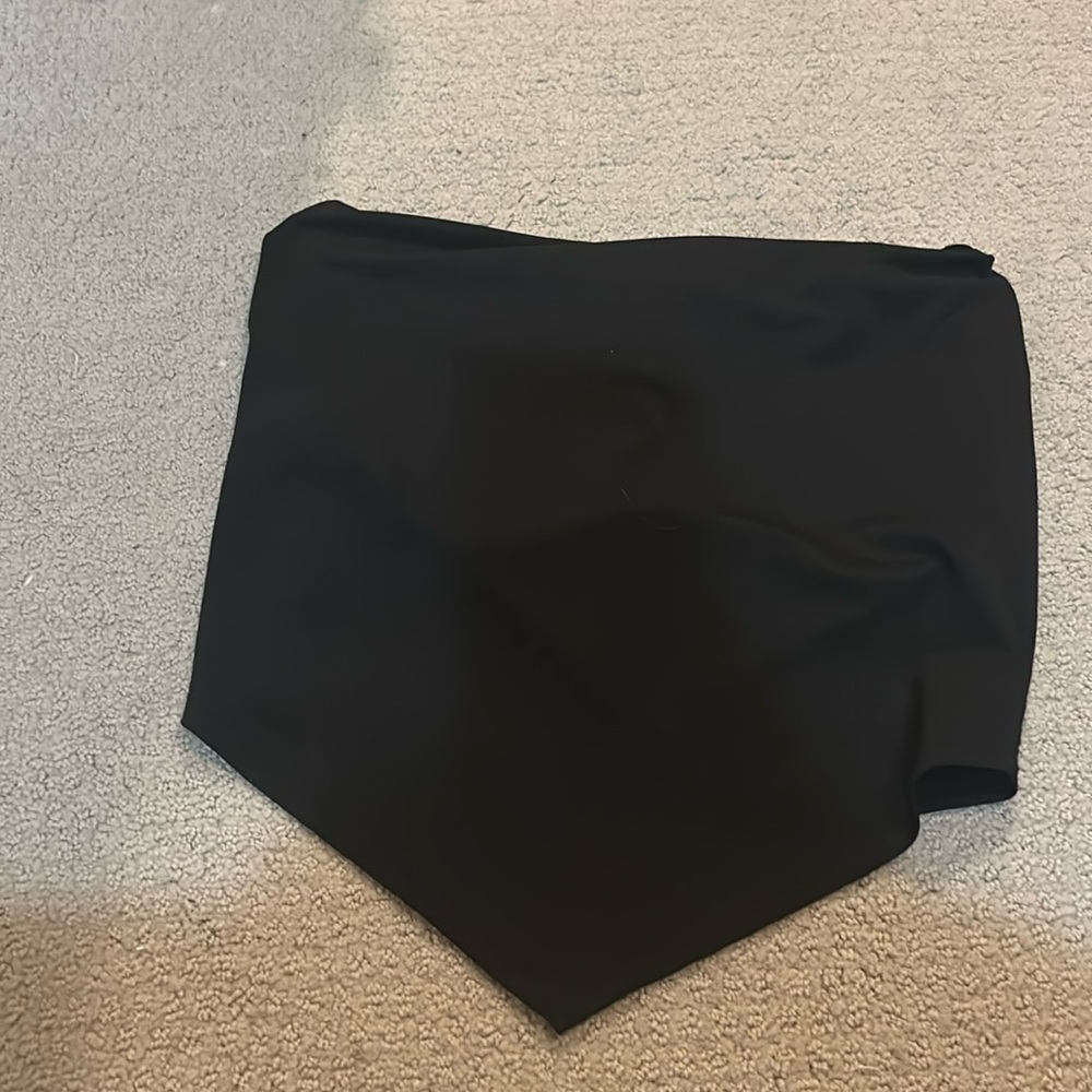black shirt it is also backless